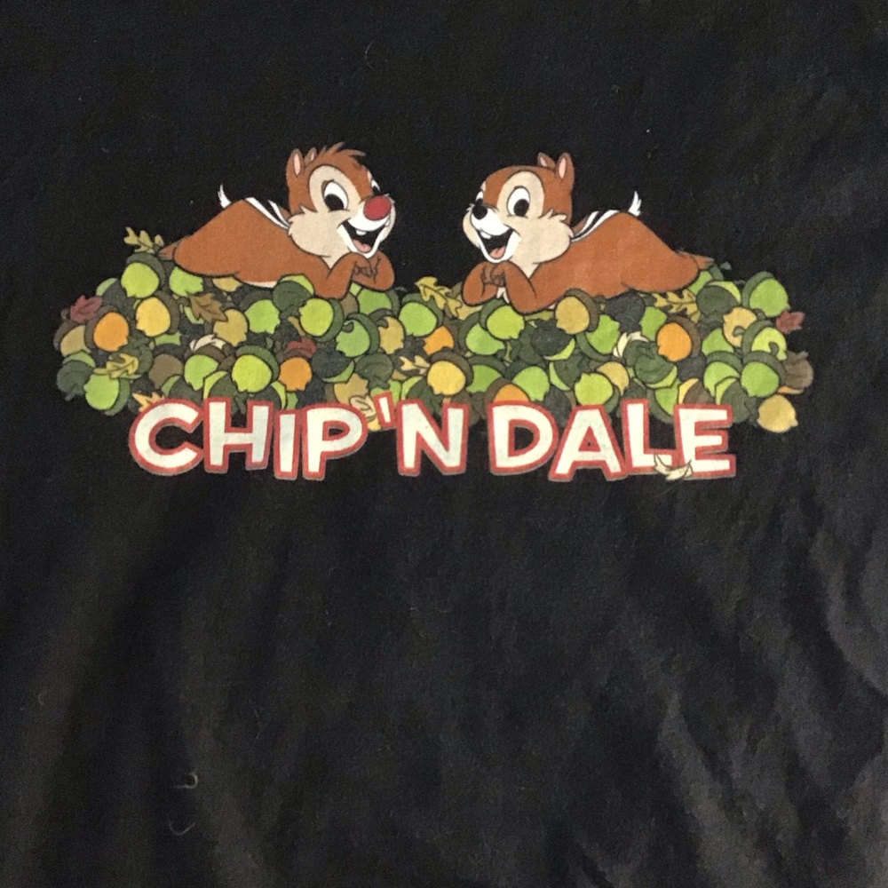 4/$16 🐾 Women’s small Chip and Dale tee